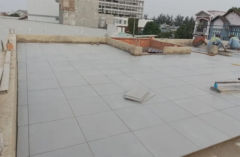 Gach chong nong mai nha 1