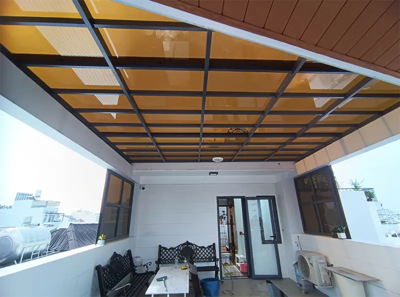 Mái che polycarbonate (lấy sáng chống nóng)
