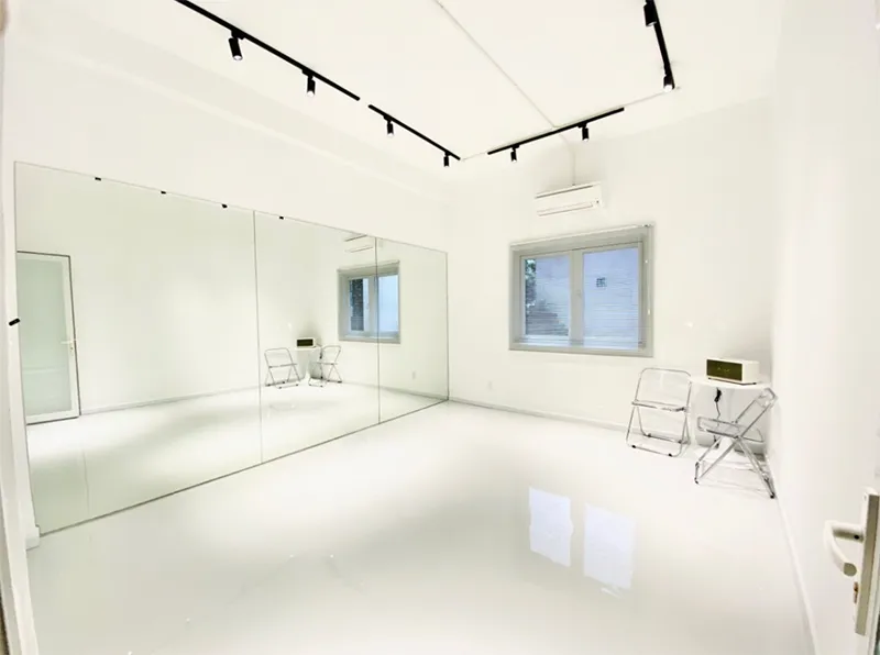 Sơn sàn epoxy tự san phẳng