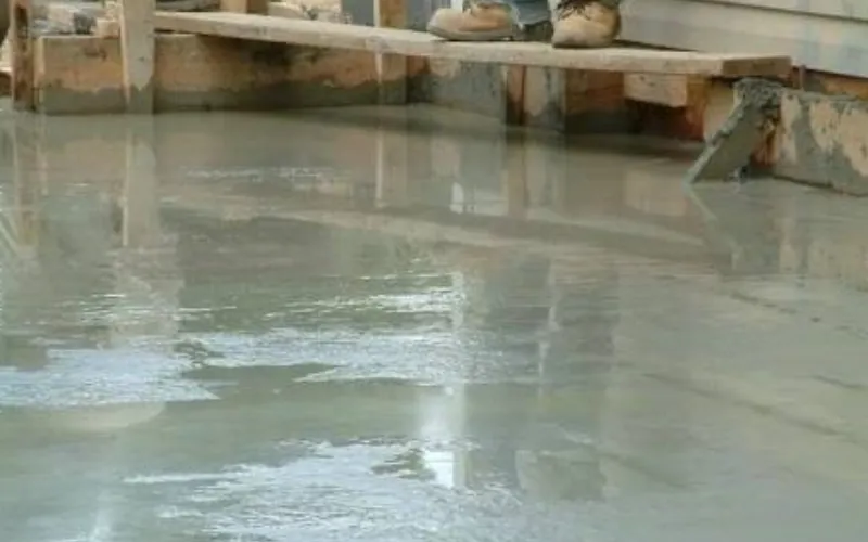 Bê tông bị tách nước khi sử dụng sai liều lượng phụ gia bê tông