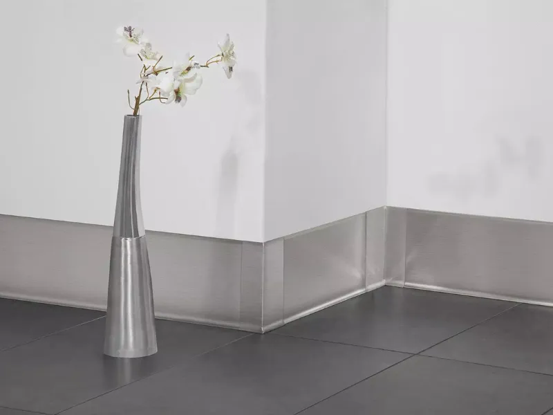 Len chân tường inox