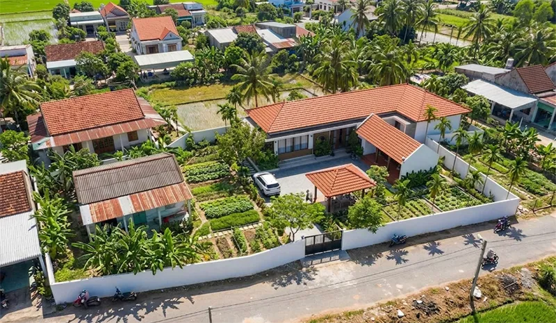 Thiết kế sân vườn cho mẫu nhà chữ L đẹp ở nông thôn