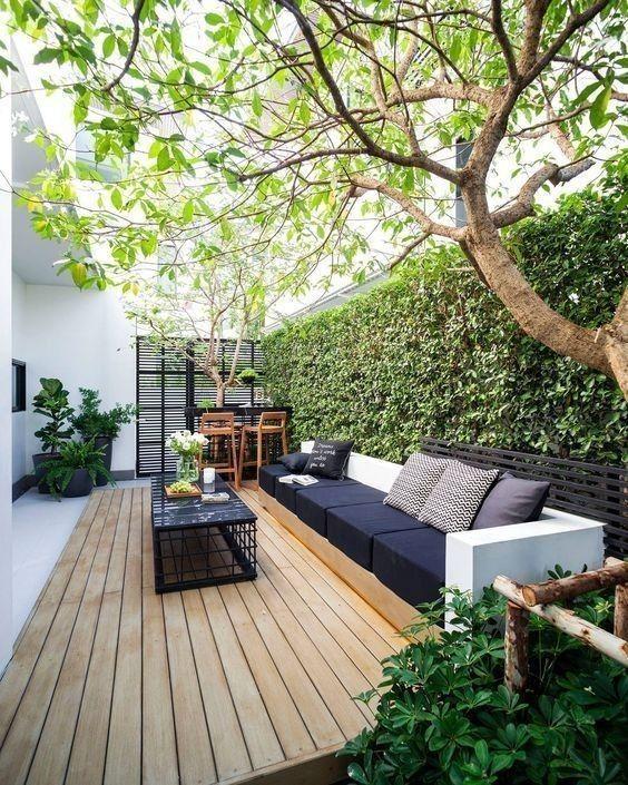 thiết kế sân vườn với cây xanh