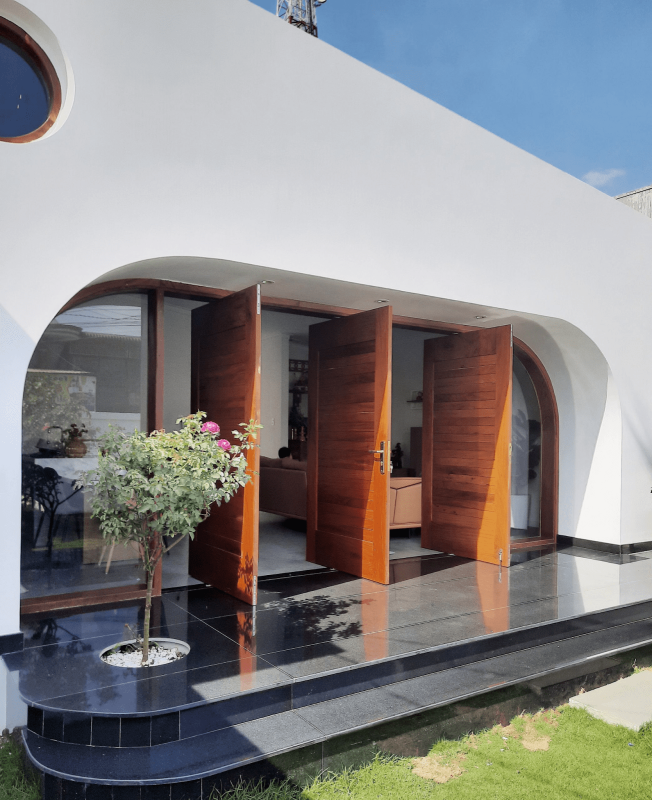 Kam House: nhà cấp 4 150m2 đường cong, cửa vòm cho gia đình 5 người