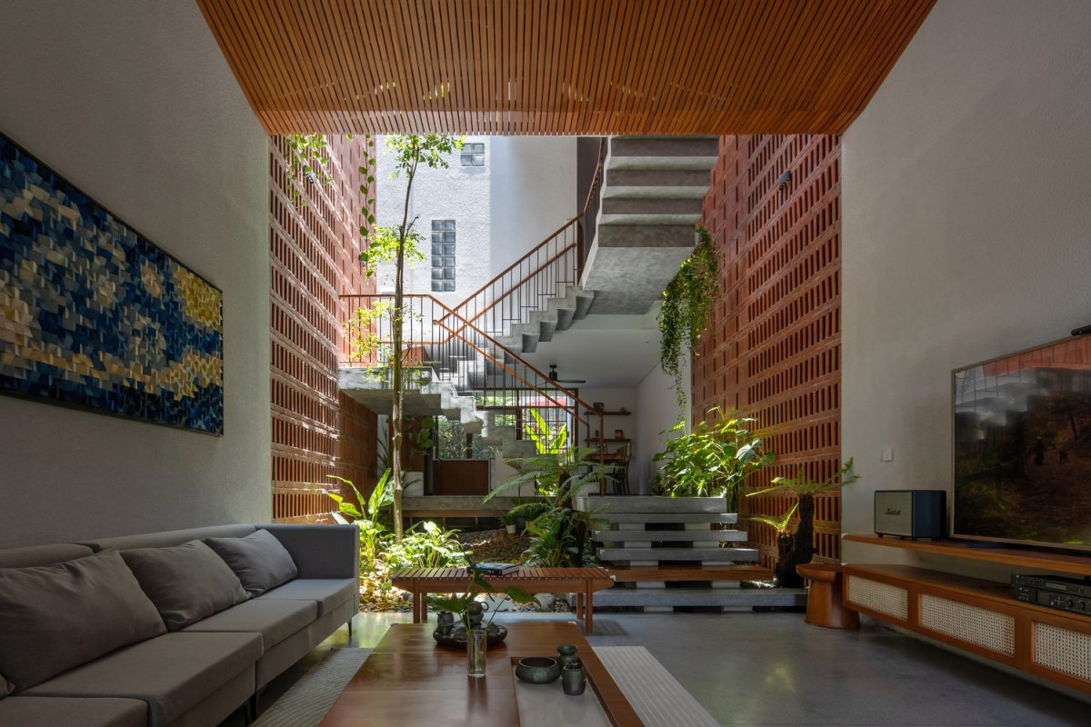 Thiết kế nhà phố xanh: Khám phá Folding House với không gian độc đáo