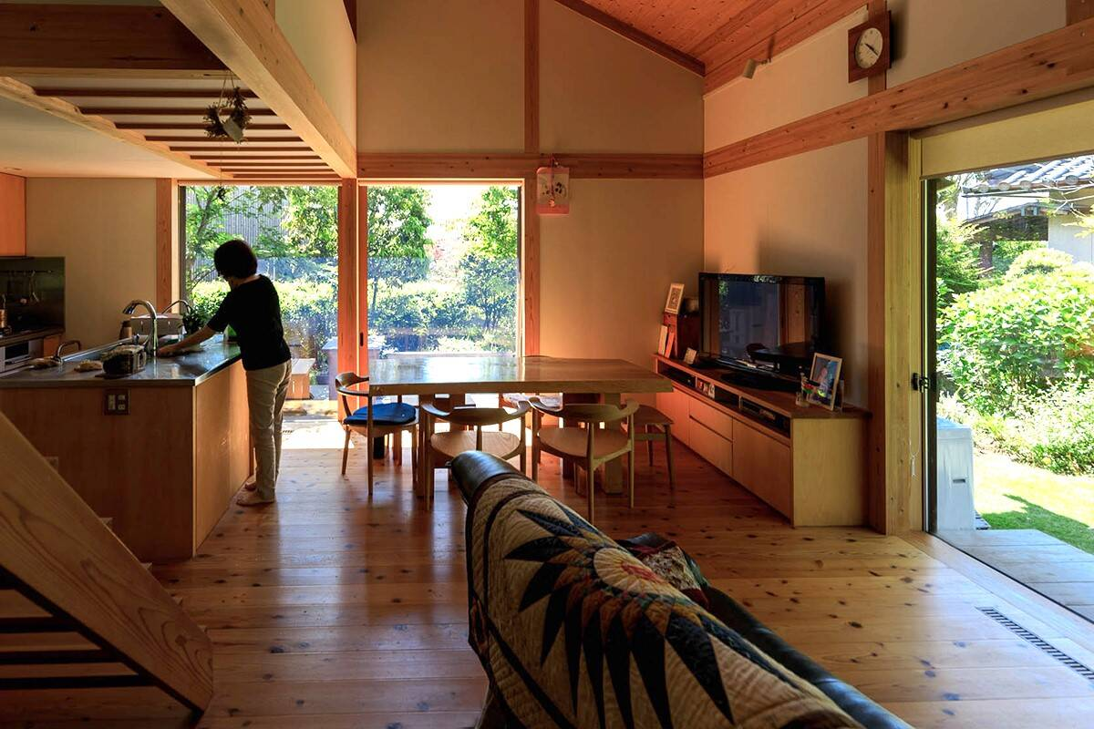 Mọi đồ nội thất trong nhà đều được làm từ chất liệu gỗ
