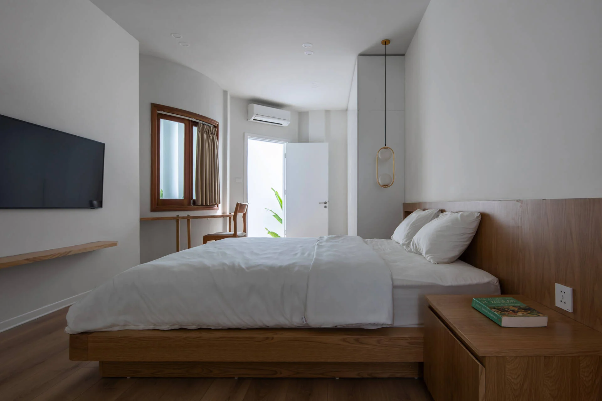 Phòng ngủ tối giản, tập trung mang đến trải nghiệm nghỉ ngơi trọn vẹn cho gia chủ