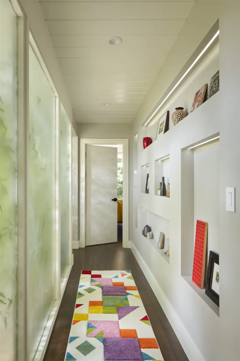 Trang tri hanh lang trong nha 13